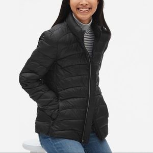 gap black puffer jacket